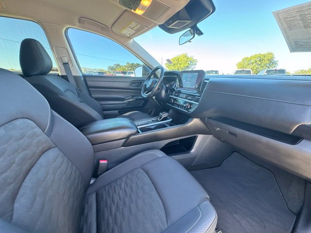 Used 2025 Nissan Pathfinder SV w/ Black Appearance Package FWD image 15