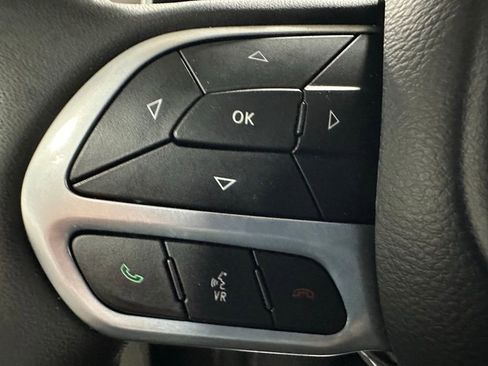 Used 2023 Chrysler Voyager LX image 19