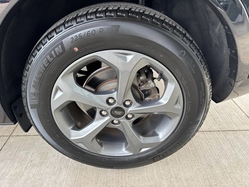 Certified 2023 Ford Escape ST-Line Select AWD/4WD image 18