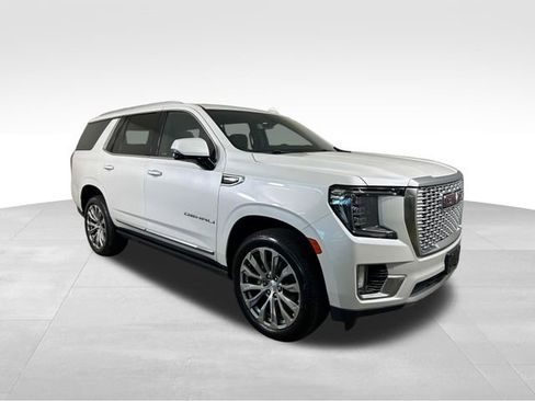 Used 2021 GMC Yukon Denali w/ Denali Premium Package AWD/4WD image 8