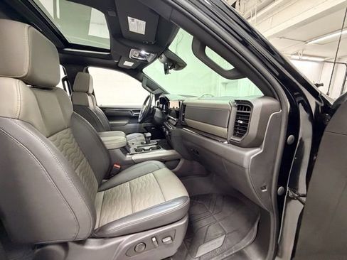 Used 2023 Chevrolet Silverado 1500 ZR2 w/ Technology Package image 32