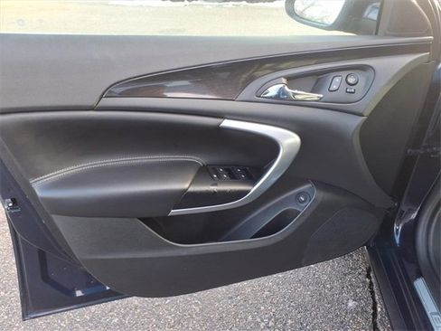 Used 2017 Buick Regal Sport Touring image 9