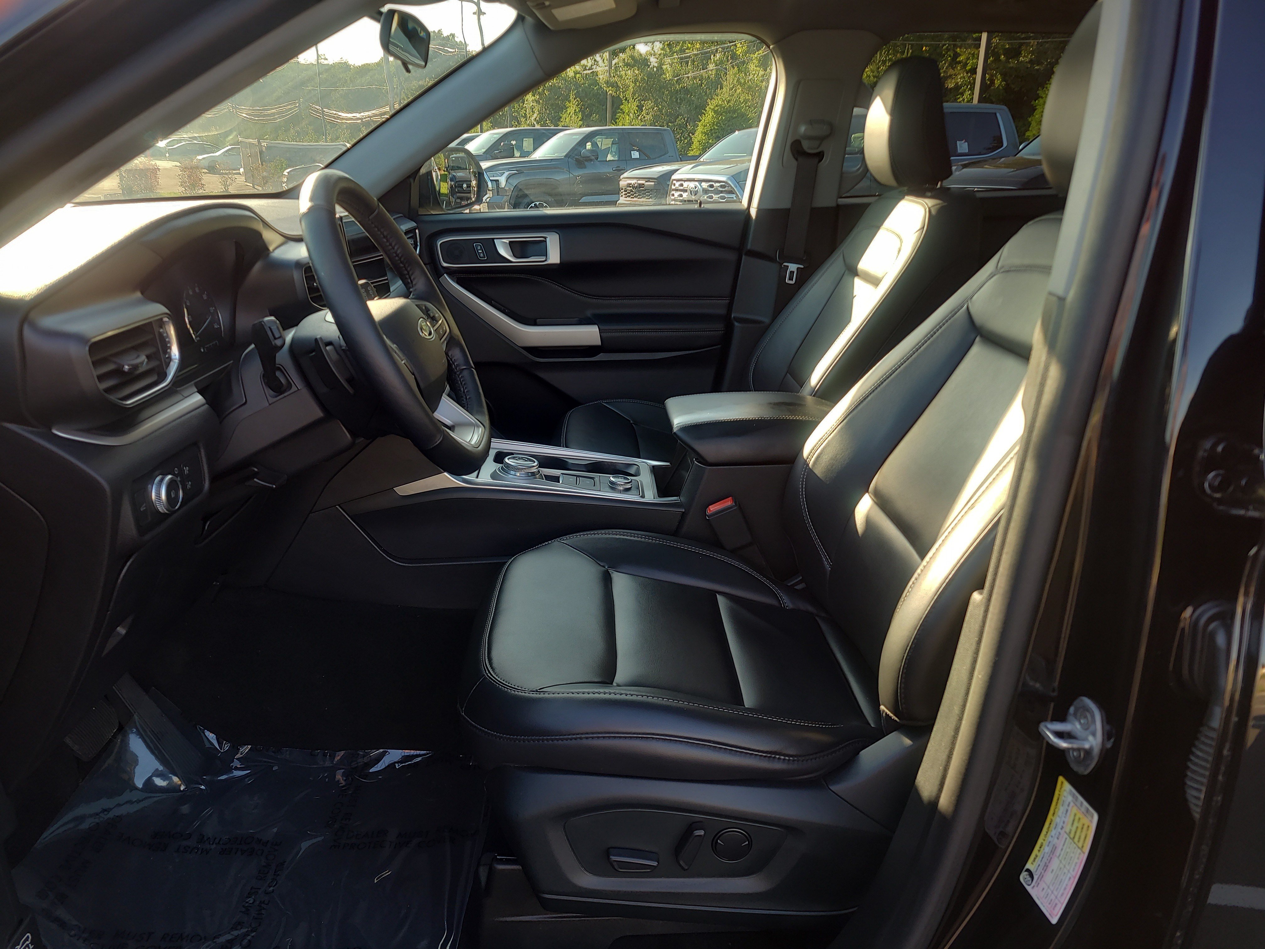 Used 2021 Ford Explorer XLT w/ Equipment Group 202A AWD/4WD image 16