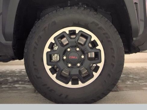 Used 2025 Toyota Tacoma TRD Off-Road image 10