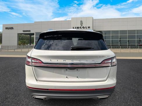 Used 2022 Lincoln Nautilus FWD w/ Premium Package image 4