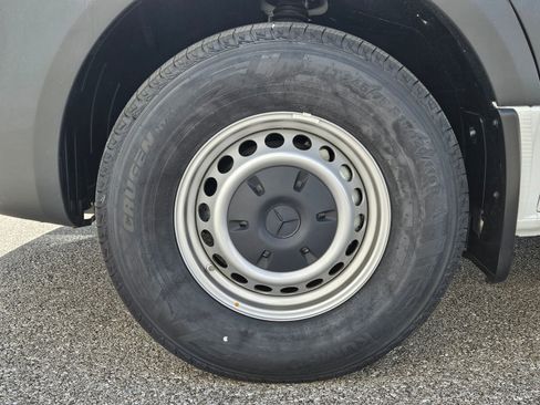 New 2025 Mercedes-Benz eSprinter 144 Cargo image 11