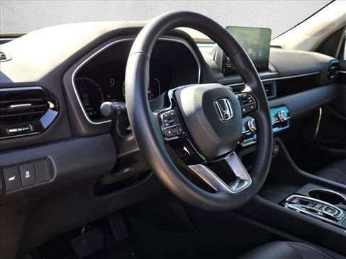 Used 2025 Honda Pilot EX-L image 8