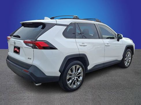 Used 2020 Toyota RAV4 XLE Premium image 5