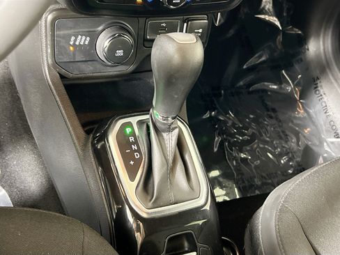 Used 2022 Jeep Renegade Altitude AWD/4WD image 17