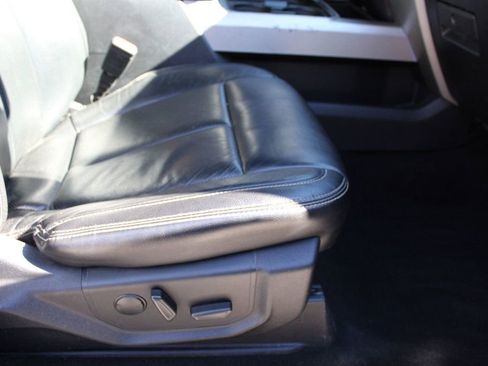 Used 2020 Ford F250 Lariat w/ Chrome Package image 18