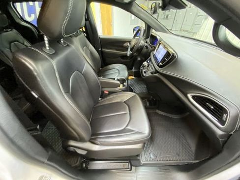Used 2026 Chrysler Pacifica Select AWD/4WD image 26
