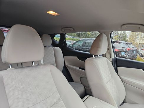 Used 2019 Nissan Rogue Sport SV w/ Technology Package AWD/4WD image 11