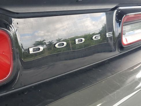 Used 2023 Dodge Challenger SXT image 5