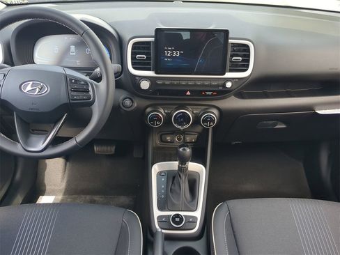 New 2025 Hyundai Venue Limited image 14