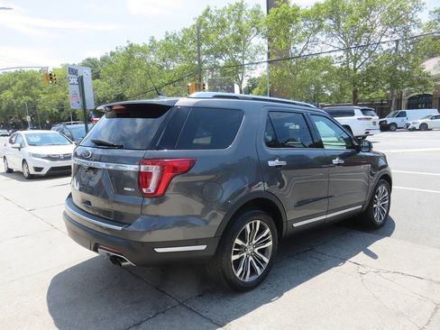 Used 2018 Ford Explorer Platinum AWD/4WD image 4