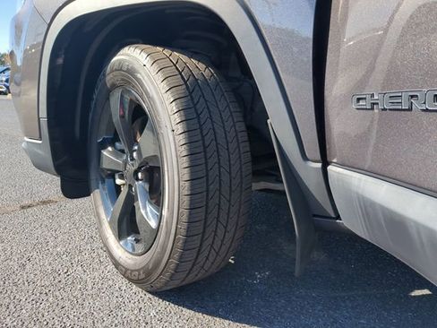 Used 2021 Jeep Cherokee Latitude Plus image 36