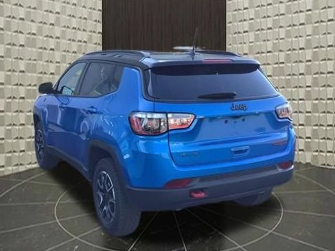 Used 2025 Jeep Compass Trailhawk w/ Trailhawk Convenience Group AWD/4WD image 6