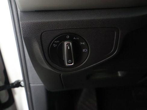 Used 2023 Volkswagen Atlas SE image 32