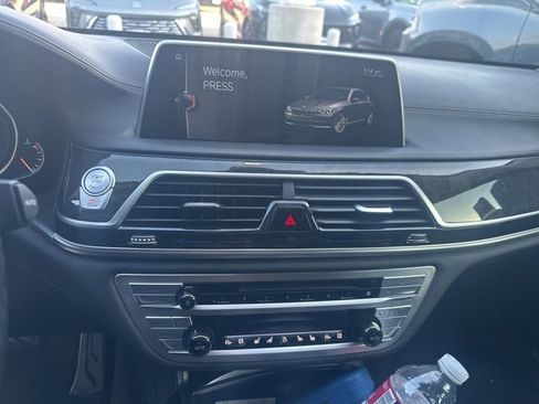 Used 2016 BMW 740i image 8
