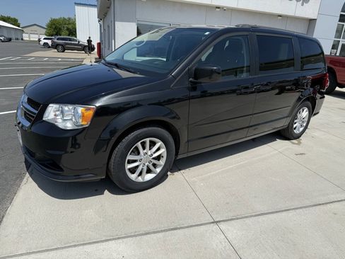 Used 2016 Dodge Grand Caravan SXT FWD image 3