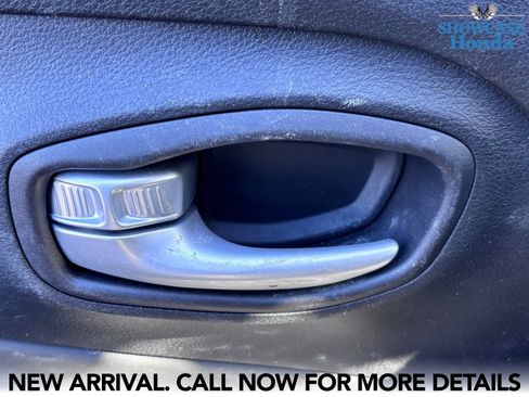 Used 2023 Jeep Renegade Latitude AWD/4WD image 8