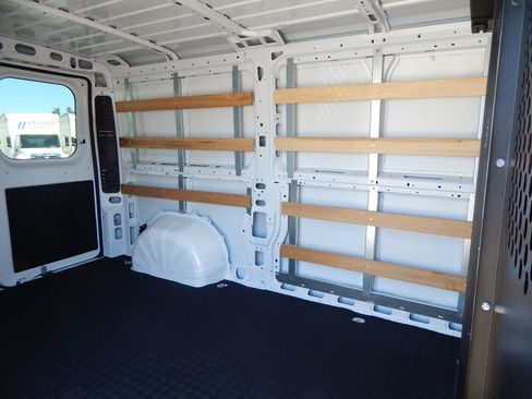 Used 2025 RAM ProMaster 2500 w/ U-Haul Equipment Group FWD image 12