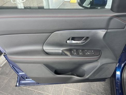 New 2025 Nissan Kicks SR image 12