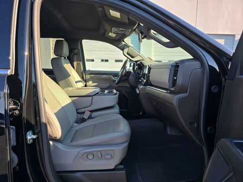 Used 2025 GMC Sierra 1500 SLT AWD/4WD image 14