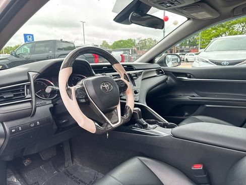 Used 2019 Toyota Camry SE FWD image 13
