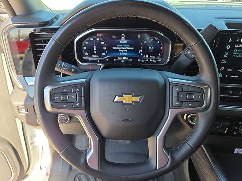 Used 2025 Chevrolet Silverado 2500 LTZ w/ LTZ Convenience Package AWD/4WD image 21