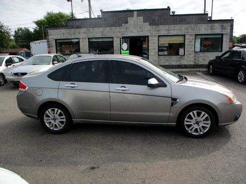 Used 2008 Ford Focus SE image 2