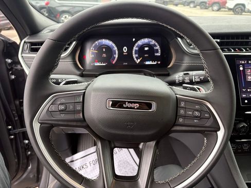 New 2025 Jeep Grand Cherokee L Altitude image 12