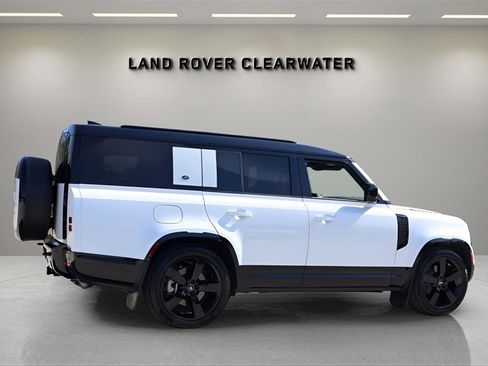 Used 2024 Land Rover Defender 130 X-Dynamic SE image 4