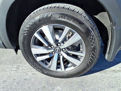 Certified 2024 Nissan Pathfinder SL w/ Black Appearance Package image 9