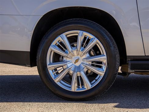 Used 2024 Chevrolet Suburban High Country image 9