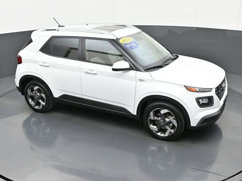 Certified 2024 Hyundai Venue SEL FWD image 29