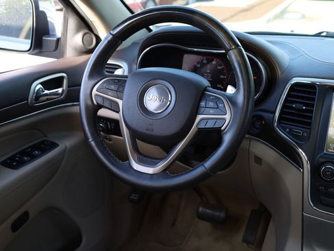 Used 2014 Jeep Grand Cherokee Overland AWD/4WD image 25