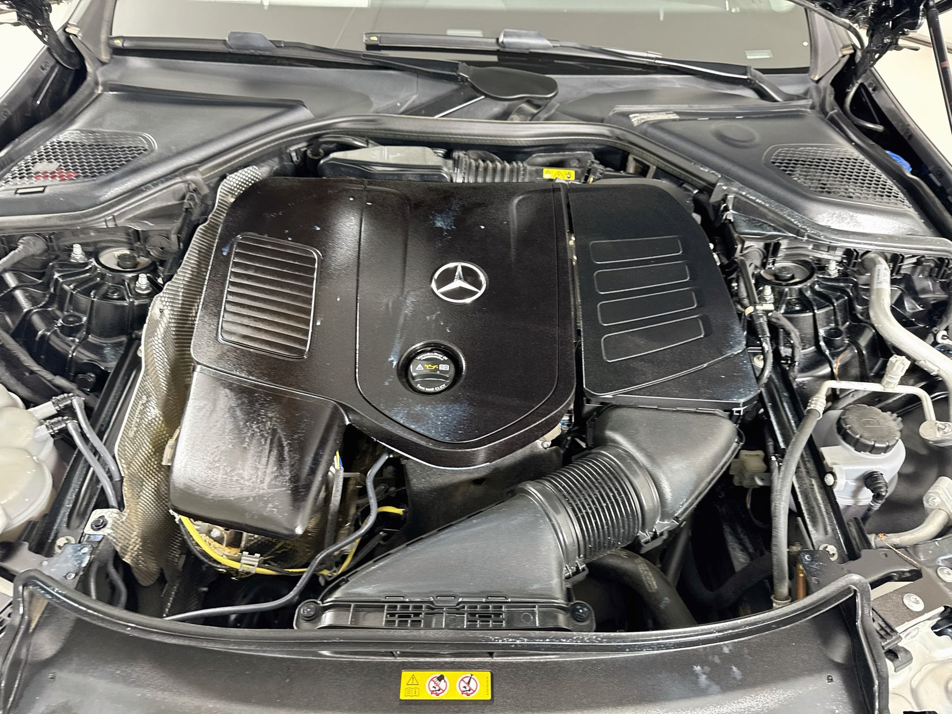 Used 2025 Mercedes-Benz E 350 4MATIC Sedan image 32