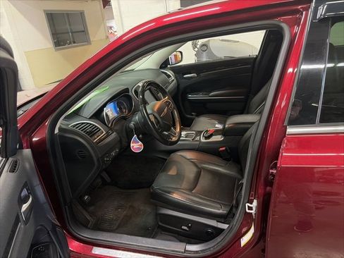 Used 2018 Chrysler 300 Limited w/ Safetytec Plus Group image 9