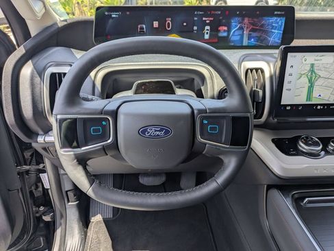 Used 2025 Ford Expedition Max Active AWD/4WD image 18