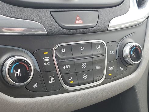 Used 2020 Chevrolet Equinox LT image 14