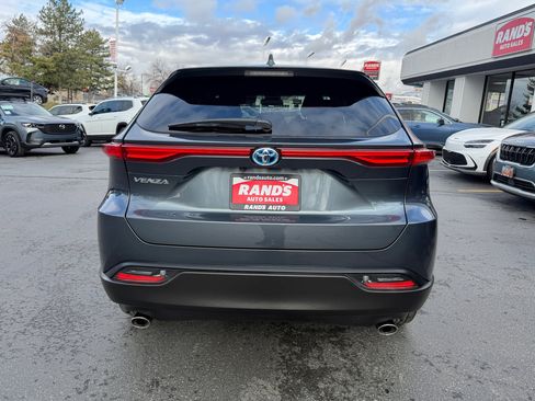 Used 2024 Toyota Venza LE image 10