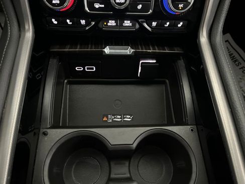 Used 2021 GMC Yukon Denali w/ Denali Premium Package image 15