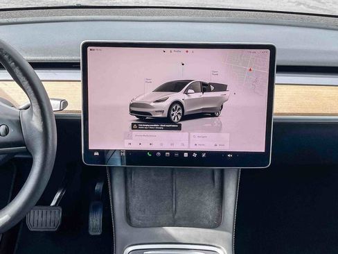 Used 2023 Tesla Model Y Long Range image 12