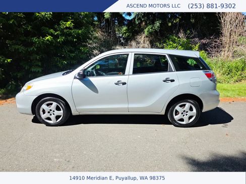 Used 2005 Toyota Matrix FWD image 2