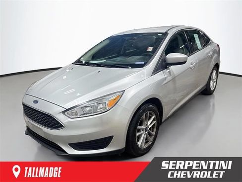 Used 2018 Ford Focus SE FWD image 1
