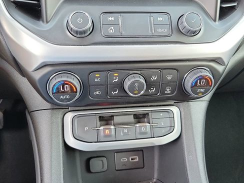 Used 2023 GMC Acadia SLE w/ Driver Convenience Package image 18