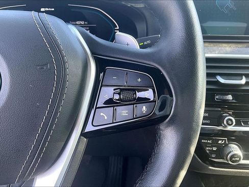 Used 2023 BMW 530e xDrive 530e iPerformance w/ Premium Package image 19