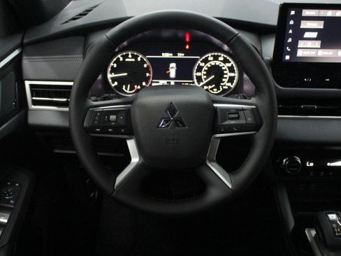 New 2026 Mitsubishi Outlander LE FWD image 17