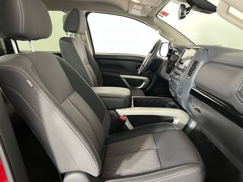Used 2024 Nissan Titan SV w/ SV Convenience Package RWD image 31